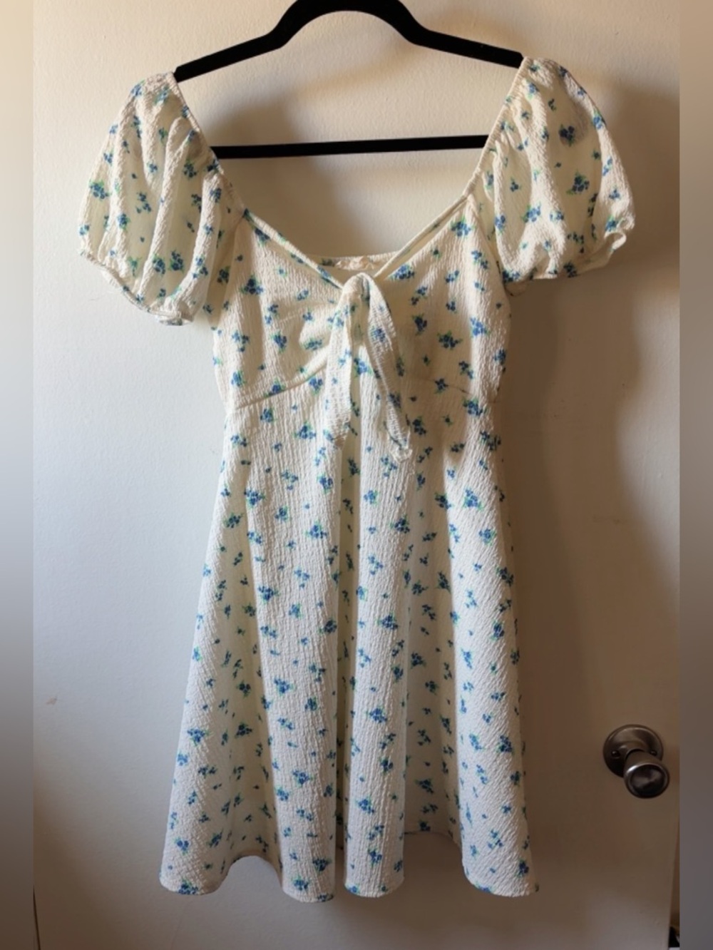 White Floral Tie-Front Smocked Mini Dress flower🪻